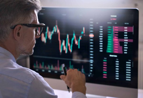 Actualités crypto : guides sur le stacking et le minage