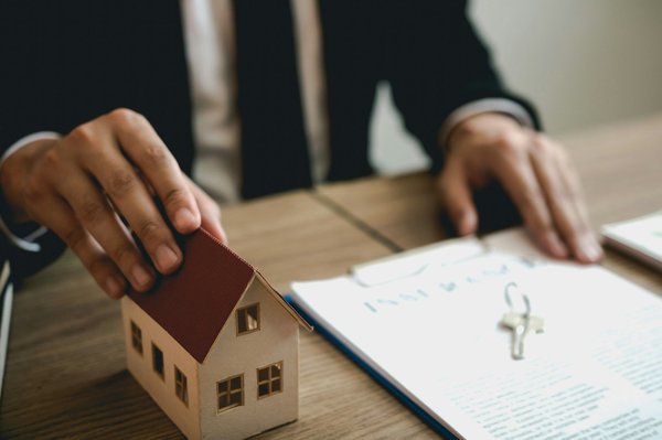 Trouvez votre bien idéal avec l'agence immobilière à La Tania